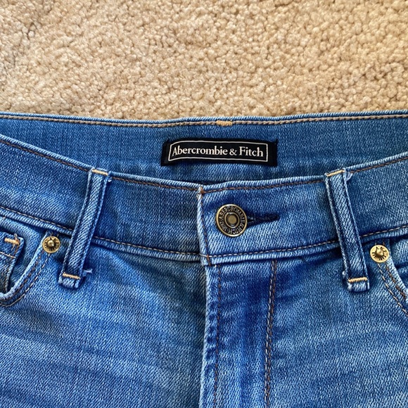 Abercrombie& Fitch womens jeans shorts W28 L2 - Picture 4 of 7
